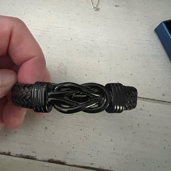 Final Mega Sale!  Forever Knot Bracelet—New in Box! - Picture 2 of 8